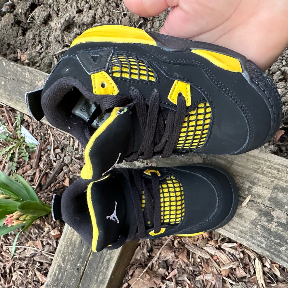 Jordan 4 retro black and yellow